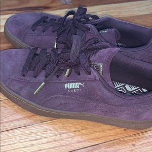 Burgundy suede pumas